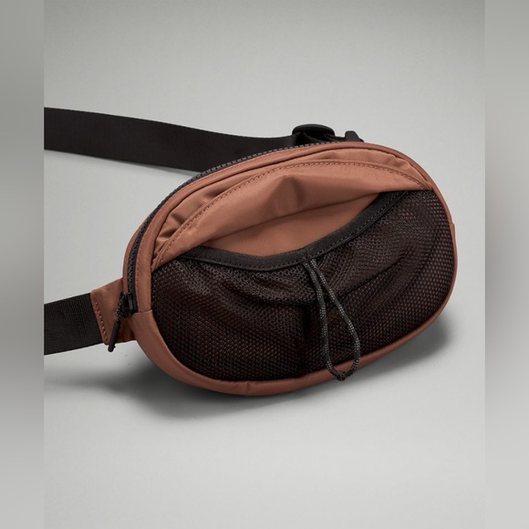 NWT Lululemon Take it on Belt Bag - Picture 3 of 13